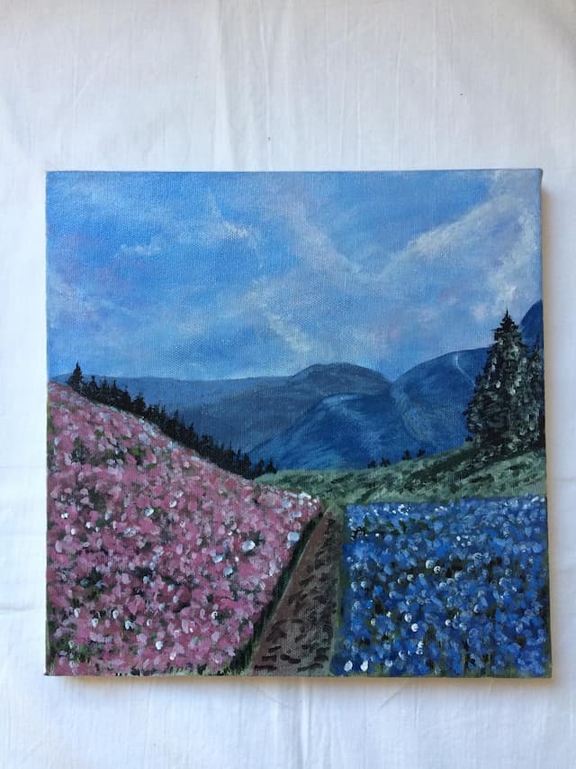 Çiçek bahçesi ve dağ