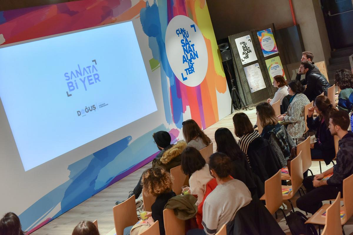 Sanatın Sahne Arkası: Sanatçı ve Diğer Rolleri İle İlgili Ayrıntılı Bir İnceleme